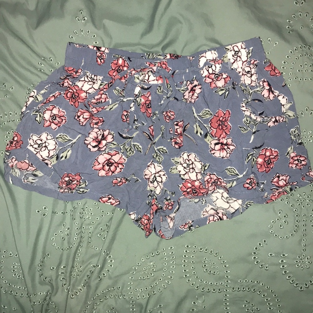 blue floral shorts with pockets